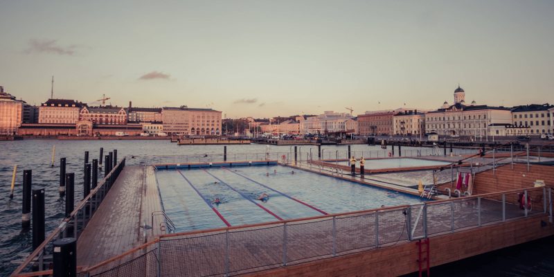 Helsinki-in-de-zomer-zwembad