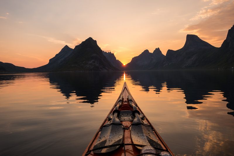 kayak sous le soleil de minuit