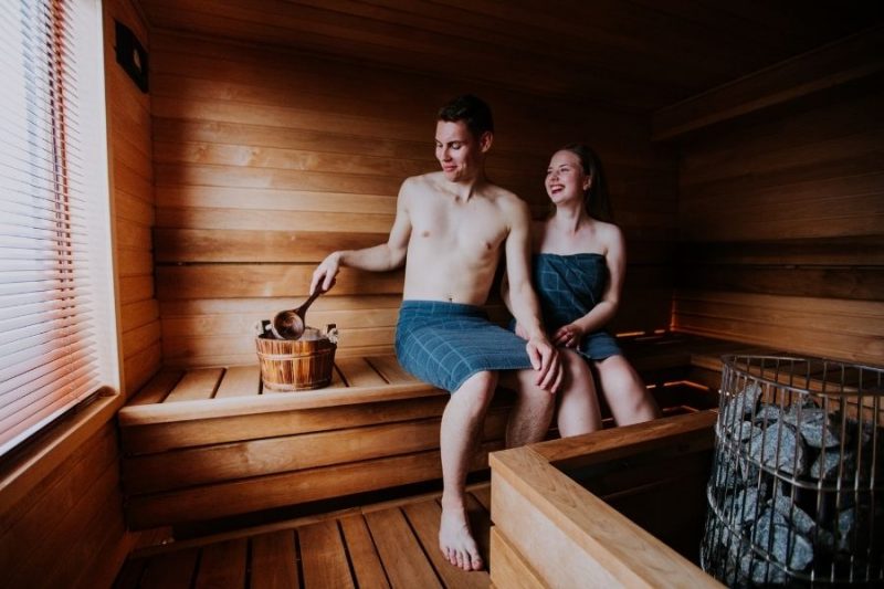 Koppel in de sauna - ©Rhea Julia Kivela