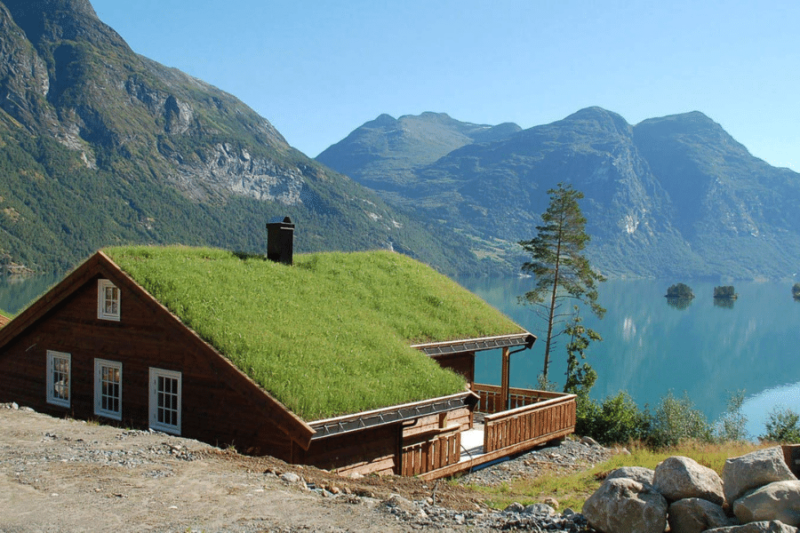 Séjour-dans-une-hytte-norvégienne-typique-avec-vue-sur-les-fjords-en-Norvège-avec-Nordic
