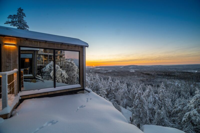 Lapland view Lodge cabin in de winter met sneeuw en uitzicht