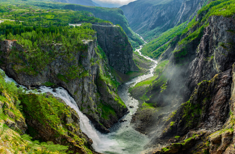 Voringfossen waterval in Noorwegen met Nordic