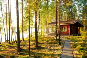 Cabane en Laponie en été avec Nordic