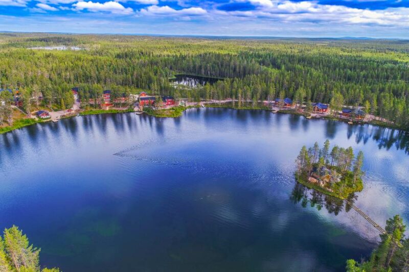 Pinetree Lodge in Lapland in de zomer met Nordic