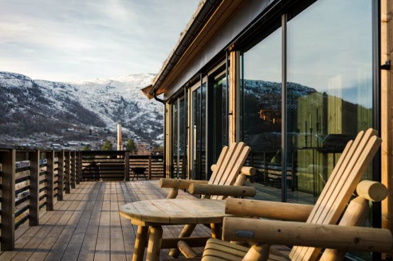 Terras met uitzicht bij Vakantiehuis Mivo X in Noorwegen