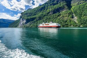 boot met Noors landschap