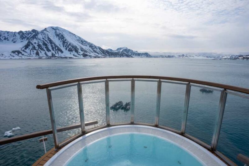Jacuzzi op het dek van het Ocean Albatros schip tijdens een zeereis met Nordic