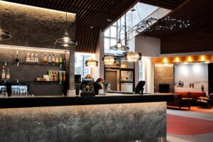 Bar in het hotel Ylläsrinne in Ylläsjärvi in Finland