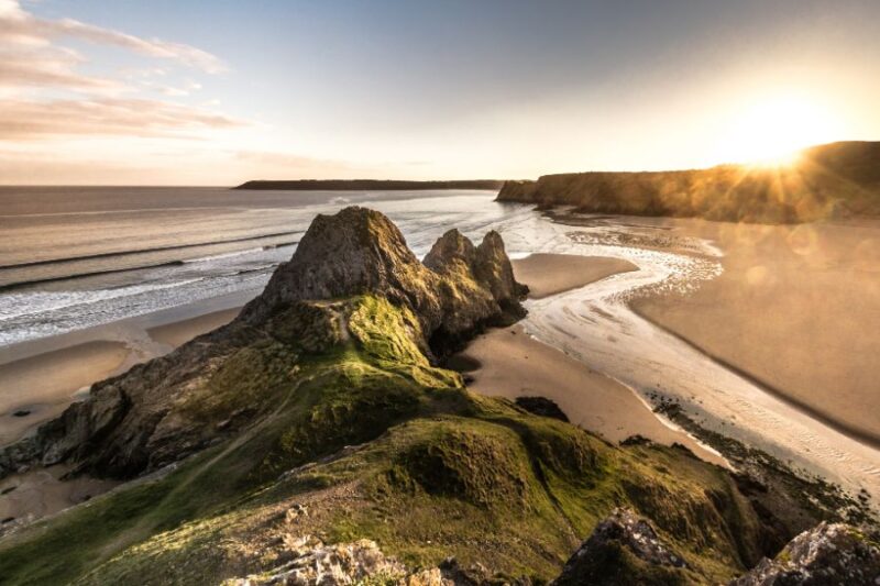 zonsondergang-bij-Three-Cliffs-op-het-schiereiland-Gower-Wales