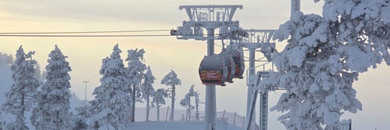 Gondel in Ruka in Fins Lapland met Nordic