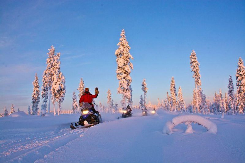 Expédition de plusieurs jours en motoneige avec Nordic