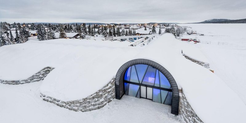 ICEhotel in de sneeuw in Lapland
